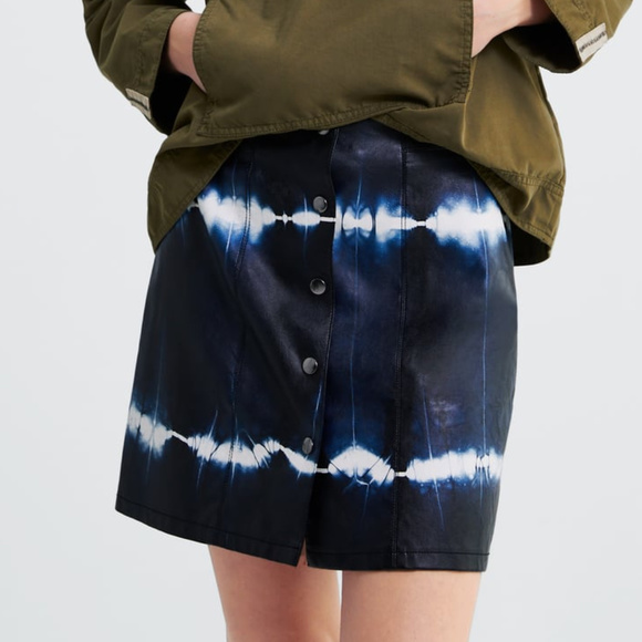 New ZARA Tie-Dye Mini Skirt Sz M Faux Leather - Picture 2 of 6